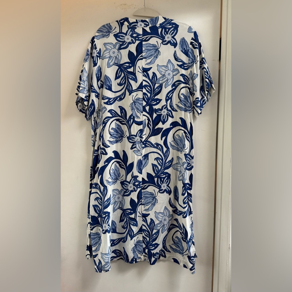 Like New. Tunic Floral Blue and White Dress - Picture 6 of 6